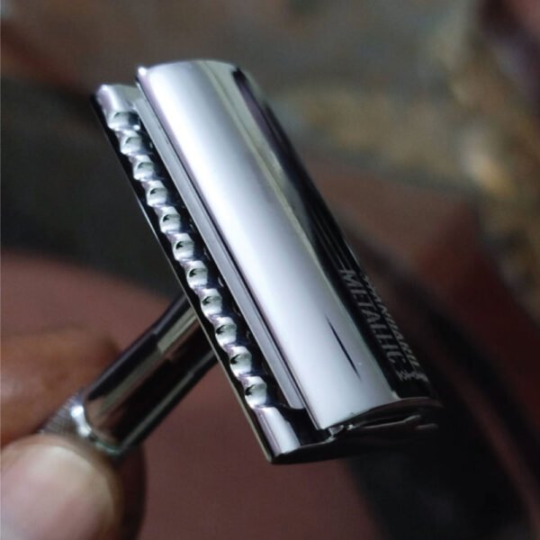 7 Standard Metallic DE Razor